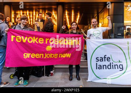 Oktober 2023. Labour Party HQ, Blackfriars Bridge Road, London, Großbritannien. Kampagnengruppe Green New Deal steigende Nachfrage Labour verpflichtet sich zu einem mutigen Green New Deal. Stockfoto