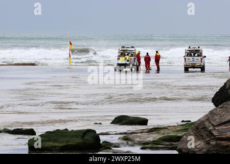 Rettungsschwimmer an einem windigen stürmischen Tag in Cornwall Stockfoto