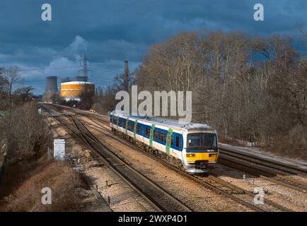 Ein Dieseltriebwagen der Klasse 166 mit der Nummer 166204, der am 22. Januar 2003 in Didcot in Betrieb war. Stockfoto