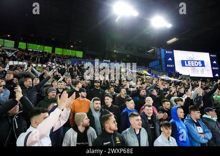 Kevin Speight und Christopher Loftus werden im Elland Road Stadium vor dem Sky Bet Championship Match Leeds United gegen Hull City in Elland Road, Leeds, Großbritannien, 1. April 2024 (Foto: James Heaton/News Images) in Erinnerung gerufen. Stockfoto