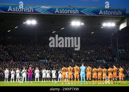 Kevin Speight und Christopher Loftus werden im Elland Road Stadium vor dem Sky Bet Championship Match Leeds United gegen Hull City in Elland Road, Leeds, Großbritannien, 1. April 2024 (Foto: James Heaton/News Images) in Erinnerung gerufen. Stockfoto