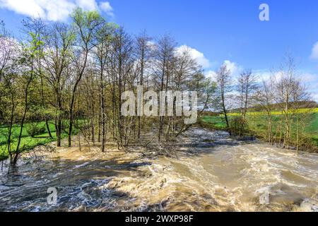 Überschwemmungen des Flusses Claise, die nach dem „Red Alert“ starken Regen an den Ufern platzen – Preuilly-sur-Claise, Indre-et-Loire (37), Frankreich. Stockfoto