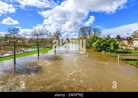 Überschwemmungen des Flusses Claise, die nach dem „Red Alert“ starken Regen an den Ufern platzen – Preuilly-sur-Claise, Indre-et-Loire (37), Frankreich. Stockfoto