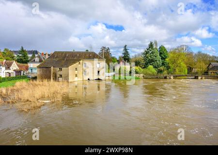 Überschwemmungen des Flusses Claise, die nach dem „Red Alert“ starken Regen an den Ufern platzen – Preuilly-sur-Claise, Indre-et-Loire (37), Frankreich. Stockfoto