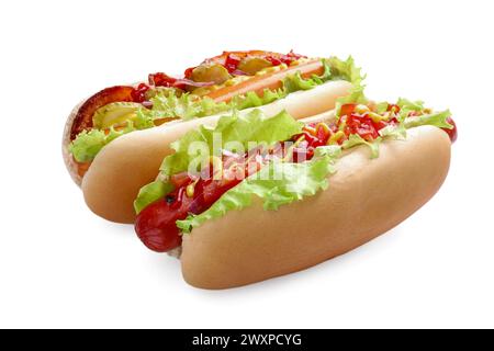 Leckere Hot Dogs mit verschiedenen Belägen isoliert auf weiß Stockfoto