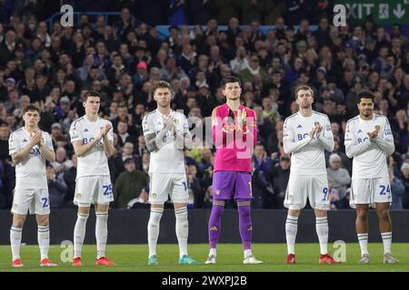 Kevin Speight und Christopher Loftus werden im Elland Road Stadium vor dem Sky Bet Championship Match Leeds United gegen Hull City in Elland Road, Leeds, Großbritannien, 1. April 2024 (Foto: James Heaton/News Images) in Erinnerung gerufen. Stockfoto