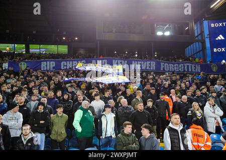 Leeds, Großbritannien. April 2024. Kevin Speight und Christopher Loftus werden im Elland Road Stadium vor dem Sky Bet Championship Match Leeds United vs Hull City in der Elland Road, Leeds, Großbritannien, 1. April 2024 (Foto: James Heaton/News Images) in Leeds, Großbritannien, am 1. April 2024 in Erinnerung gerufen. (Foto: James Heaton/News Images/SIPA USA) Credit: SIPA USA/Alamy Live News Stockfoto