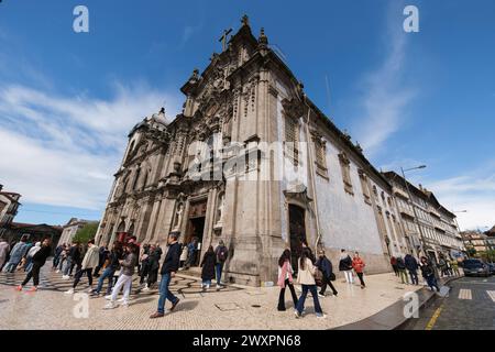 Blick auf die Igreja do Carmo (Carmo-Kirche) in Porto, 1. April 2024 Portugal Stockfoto