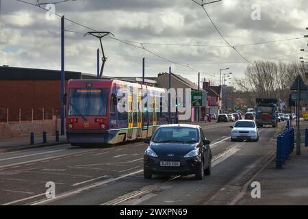 Midland Metro Ansaldo T69 Tram 13 entlang Bilston Road, Wolverhampton Stockfoto