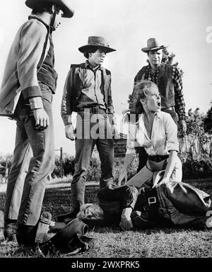 Michael Callan, Tom Nardini, Jane Fonda, Dwayne Hickman, John Marley, am Set des Films „Cat Ballou“, Columbia Pictures, 1965 Stockfoto