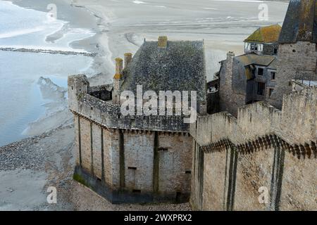 Die Abtei Mont-Saint-Michel mit dem Hintergrund des Meeres Stockfoto