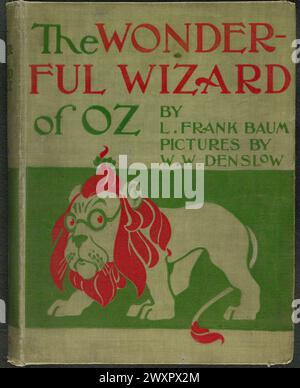 Vintage-Buchcover für die erste Ausgabe von The Wonderful Wizard of Oz von Frank Baum, 1900 Stockfoto