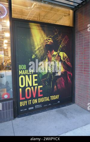 Los Angeles, Kalifornien, USA 31. März 2024 Bob Marley One Love Billboard bei Amoeba Music am 31. März 2024 in Los Angeles, Kalifornien, USA. Foto: Barry King/Alamy Stock Photo Stockfoto