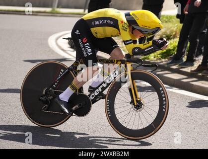 Irun, Spanien. April 2024. Jonas, VINGEGAARD HANSEN TEAM VISMA Credit: Abaca Press/Alamy Live News Stockfoto