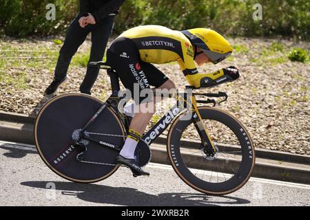 Irun, Spanien. April 2024. Jonas, VINGEGAARD HANSEN TEAM VISMA Credit: Abaca Press/Alamy Live News Stockfoto