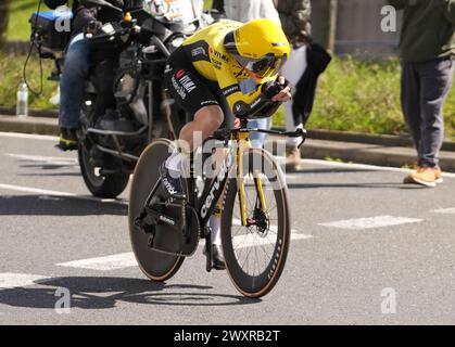 Irun, Spanien. April 2024. Jonas, VINGEGAARD HANSEN TEAM VISMA Credit: Abaca Press/Alamy Live News Stockfoto