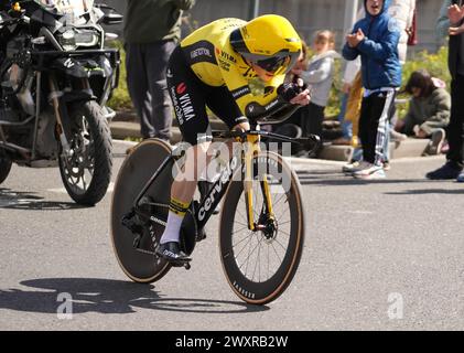 Irun, Spanien. April 2024. Jonas, VINGEGAARD HANSEN TEAM VISMA Credit: Abaca Press/Alamy Live News Stockfoto