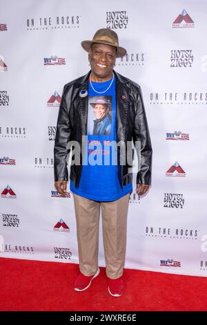 Los Angeles, USA. April 2024. Schauspieler Lew Hopson besucht Christine Peakes 'Cheeky Peakey's Comedy Show' im Hotel Ziggy, Los Angeles, CA, 1. April 2024 Credit: Eugene Powers/Alamy Live News Stockfoto