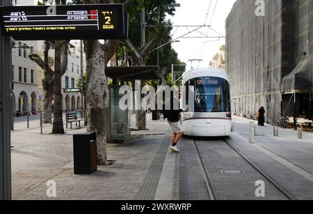 Die neue Stadtbahn am Bahnhof Salame in Jaffa, Israel. Stockfoto