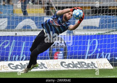 Leonardo Loria (Pisa) während des Aufwärmens während des Spiels Pisa SC vs Palermo FC, italienischer Fußball Serie B in Pisa, Italien, 1. April 2024 Stockfoto