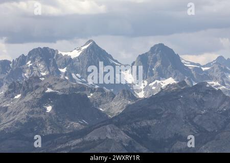 Eine Luftaufnahme der Mammoth Mountains in Teton, Kalifornien Stockfoto