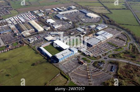 Monks Cross Shopping Park, Vangarde Shopping Park und York Stadium Leisure Complex aus der Vogelperspektive, York, UK. Stockfoto