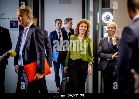 DEN HAAG - Geert Wilders (PVV), Pieter Omtzigt (NSC) und Sophie Hermans (VVD) vor dem Empfang durch die Informanten Elbert Dijkgraaf und Richard van Zwol für die Folgegespräche der Formationsparteien PVV, VVD, NSC und BBB. ANP ROBIN UTRECHT niederlande raus - belgien raus Stockfoto