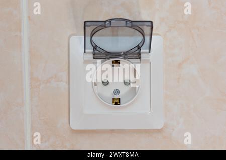 Buchse für zweipoligen Stecker mit Deckel Stockfoto