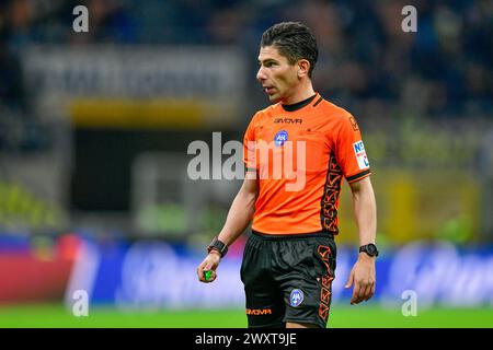 Mailand, Italien. April 2024. Der Schiedsrichter Federico Dionisi war während des Spiels zwischen Inter und Empoli bei Giuseppe Meazza in Mailand zu sehen. (Foto: Gonzales Photo/Alamy Live News Stockfoto