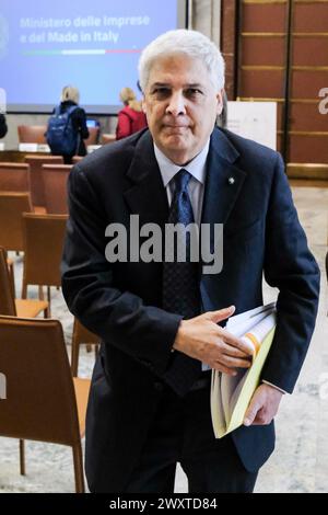 Roberto Luongo, consigliere del Ministro Urso, durante la präsentazione della Prima Giornata del made in Italy che si terrà ogni 15 aprile anniversario della nascita di Leonardo da Vinci, evento tenutasi presso il MIMIT A Roma, Martedì 02 April 2024 (Foto Mauro Scrobogna/LaPresse) Roberto Luongo, berater des Ministers Adolfo Urso, anlässlich der Veranstaltung des ersten Made in Italy Day, der jeden 15. April der Geburt von Leonardo da Vinci stattfindet, Veranstaltung im MIMIT in Rom, Dienstag, den 2. April 2024 (Foto: Mauro Scrobogna/LaPresse) Stockfoto