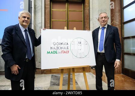 IL Ministro delle Imprese e del Made in Italy Adolfo Urso con Roberto Luongo, consigliere del ministro, durante la präsentazione della Prima Giornata del Made in Italy che si terrà ogni 15 aprile anniversario della nascita di Leonardo da Vinci, evento tenutasi presso il MIMIT a Roma, Martedì 02. April 2024 (Foto Mauro Scrobogna/LaPresse) der Minister für Wirtschaft und Made in Italy Adolfo Urso mit Roberto Luongo, Berater des Ministers, während der Veranstaltung des ersten Made in Italy Day, der jeden 15. April der Geburt von Leonardo da Vinci stattfindet, Veranstaltung im Stockfoto