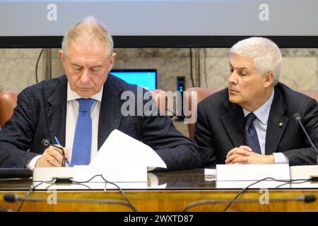 IL Ministro delle Imprese e del Made in Italy Adolfo Urso con Roberto Luongo, consigliere del ministro, durante la präsentazione della Prima Giornata del Made in Italy che si terrà ogni 15 aprile anniversario della nascita di Leonardo da Vinci, evento tenutasi presso il MIMIT a Roma, Martedì 02. April 2024 (Foto Mauro Scrobogna/LaPresse) der Minister für Wirtschaft und Made in Italy Adolfo Urso mit Roberto Luongo, Berater des Ministers, während der Veranstaltung des ersten Made in Italy Day, der jeden 15. April der Geburt von Leonardo da Vinci stattfindet, Veranstaltung im Stockfoto