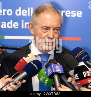 IL Ministro delle Imprese e del Made in Italy Adolfo Urso durante la präsentazione della Prima Giornata del Made in Italy che si terrà ogni 15 aprile anniversario della nascita di Leonardo da Vinci, evento tenutasi presso il MIMIT A Roma, Martedì 02 April 2024 (Foto Mauro Scrobogna/LaPresse) der Minister für Wirtschaft und Made in Italy Adolfo Urso anlässlich der Veranstaltung des ersten Made in Italy Day, der jeden 15. April der Geburt von Leonardo da Vinci stattfindet, Veranstaltung im MIMIT in Rom, Dienstag, den 2. April 2024 (Foto: Mauro Scrobogna/LaPresse) Stockfoto