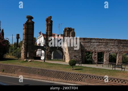 San Lazaro Rabo de Buey Aquädukt befindet sich in der Altstadt von Merida, Spanien Stockfoto