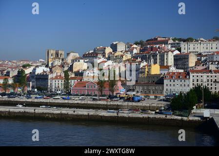 Das Kreuzfahrtschiff-Terminal am Fluss Tejo in Lissabon, Portugal. Stockfoto