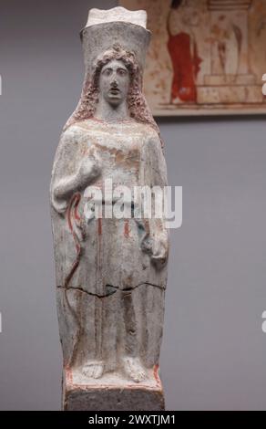 Göttin mit Polos, Beotia, 5. Jahrhundert v. Chr., Puschkin Staatliches Museum der Schönen Künste, Moskau, Russland Stockfoto