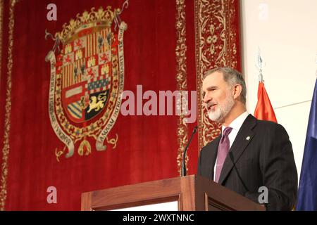 Madrid, Spanien. April 2024. El rey Felipe en la entrega de los despachos de secretario de Embajada a la 75 promoción de la carrera diplomática, este martes en la Escuela Diplomática, en Madrid. König Felipe bei der Übergabe der Ämter des Botschaftssekretärs zur 75. Förderung der diplomatischen Karriere in Madrid. Madrid 2. April 2024 Credit: CORDON PRESS/Alamy Live News Stockfoto