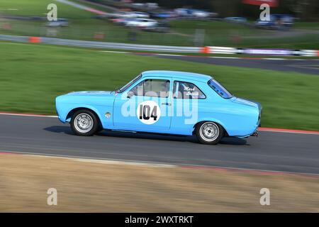 Mark Lucock, Ford Escort Mk1 RS2000 und Equipe 70 werden viele legendäre GT-, GTS- und Touring-Fahrzeuge dieser Epoche präsentieren und in 5 Gruppen laufen Stockfoto