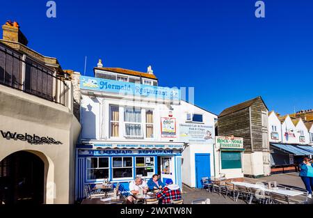 The Mermaid Restaurant, Café und Fisch- und Chips-Shop in der Rock-a-Nore Road im Stade in der Altstadt von Hastings, East Sussex, England Stockfoto