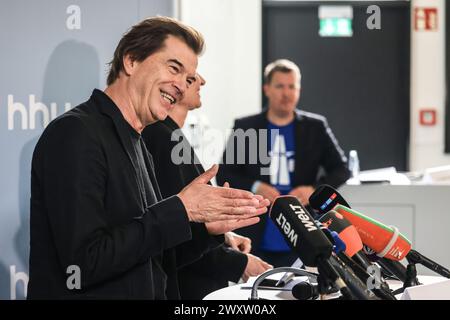 Düsseldorf, Deutschland. April 2024. Der Sänger der Band die Toten Hosen, Campino, spricht vor seinem Gastvortrag an der Universität Düsseldorf mit Medienvertretern. Campino hielt den ersten von zwei Vorträgen seiner Gastprofessur an der Heinrich-Heine-Universität. Quelle: Oliver Berg/dpa/Alamy Live News Stockfoto