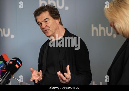 Düsseldorf, Deutschland. April 2024. Der Sänger der Band die Toten Hosen, Campino, spricht vor seinem Gastvortrag an der Universität Düsseldorf mit Medienvertretern. Campino hielt den ersten von zwei Vorträgen seiner Gastprofessur an der Heinrich-Heine-Universität. Quelle: Oliver Berg/dpa/Alamy Live News Stockfoto