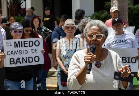 San Juan, USA. April 2024. Senatorin Ana Irma Rivera Lassen von der Citizens' Victory Movement (MVC), die sich für das Amt des Resident Commissioner kandidiert, spricht am Montag, den 1. April 2024, vor dem Berufungsgericht von Puerto Rico in San Juan, Puerto Rico. Die MVC reichte in einer kürzlich von der Partido Popular Democrático vorgelegten Klage Berufung gegen die Entscheidung eines Richters ein, die dazu führte, dass mehrere MVC-Kandidaten von der Kandidatur bei den bevorstehenden Wahlen ausgeschlossen wurden. (Foto: Carlos Berríos Polanco/SIPA USA) Credit: SIPA USA/Alamy Live News Stockfoto