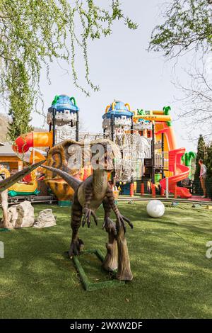 Velociraptor in einem Vergnügungspark in österreich. Stockfoto