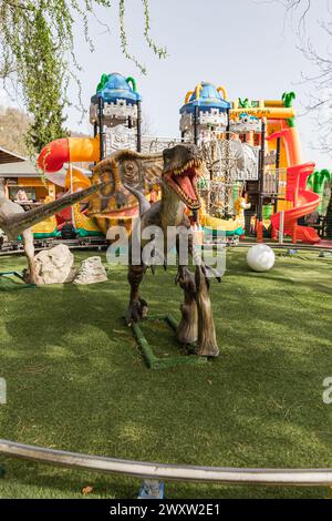 Velociraptor in einem Vergnügungspark in österreich. Stockfoto