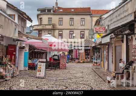 Souvenirmarkt auf der Straße, Mostar, Bosnien Stockfoto