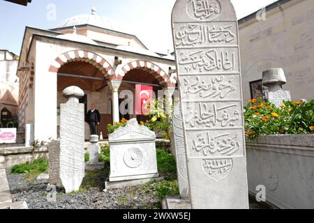 Istanbul Türkei - Alte ottomanische Gräber am Sinan Pasa Medresesi (Sinan Pascha Madrassah) im Bezirk Beyazit Stockfoto