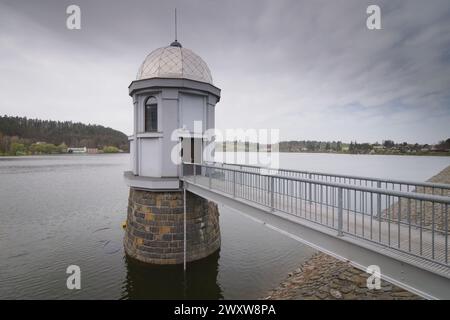 Damm am Plumlov Wasserreservoir in Tschechien. Stockfoto