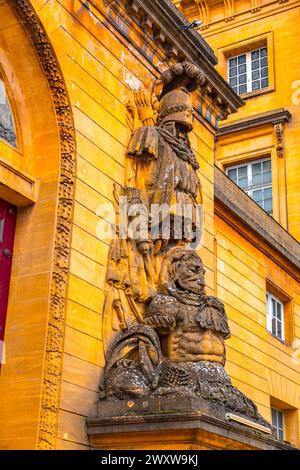 Metz, Frankreich - 23. Januar 2022: Hoher Hof von Metz und Umgebung mit dem Jardin de L'Espanade. Stockfoto