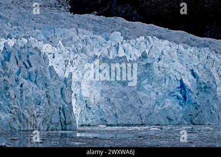 Der Pia-Gletscher (West) der Gletscher fließt von den Darwin Mountains in die Pia Bay. Der Gletscher schmilzt aufgrund des Klimawandels schnell. Stockfoto