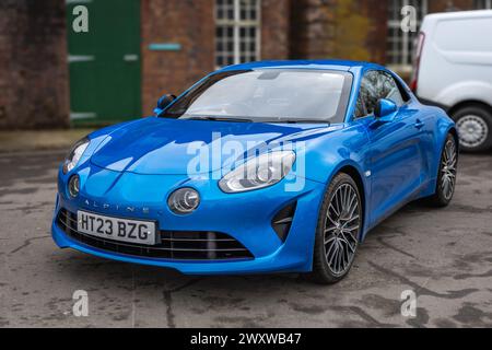 2023 Alpine A110 GT, ausgestellt auf der Motorsport-Versammlung im Bicester Heritage Centre am 31. März 2024. Stockfoto